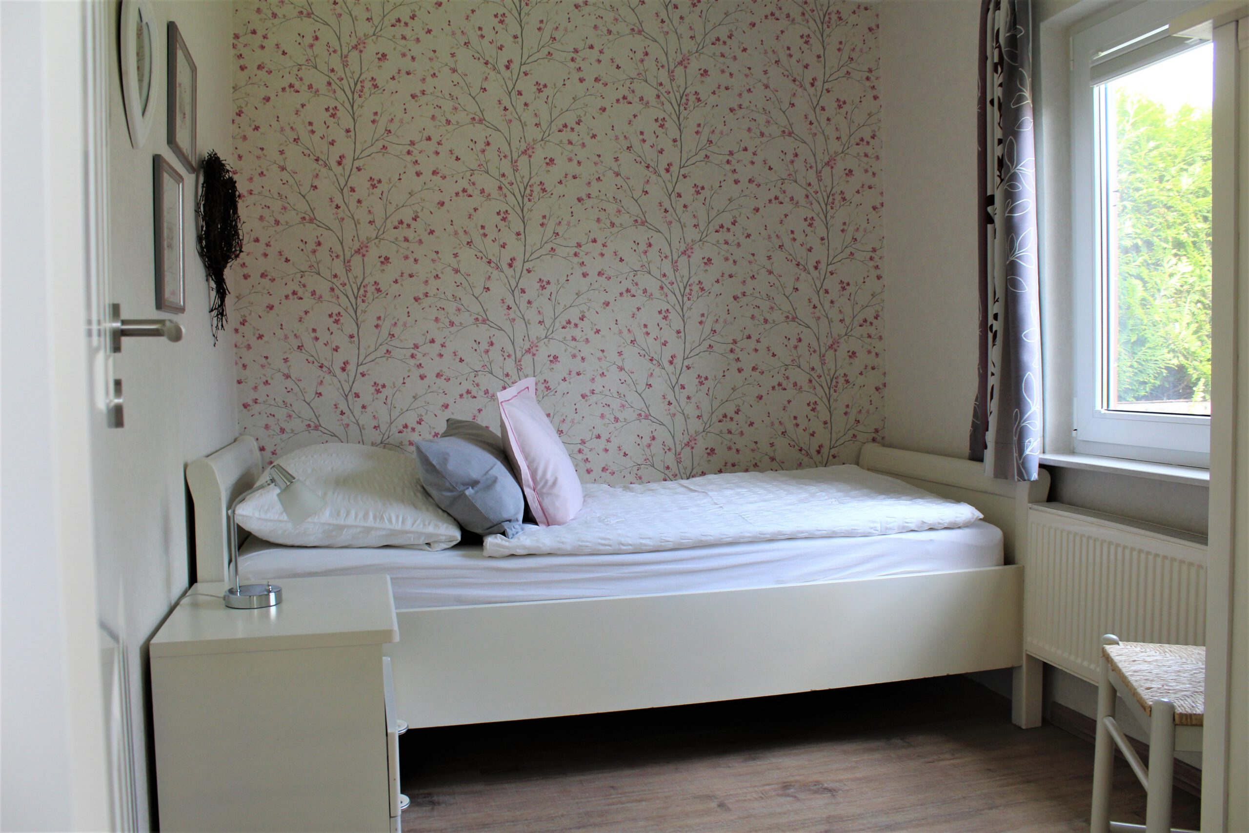Schlafzimmer der Ferienwohnung "Rotschenkel" im Zentrum von Büsum an der Nordsee