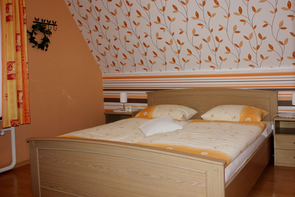 Schlafzimmer der Ferienwohnung "Säbelschnäbler" im Zentrum von Büsum an der Nordsee